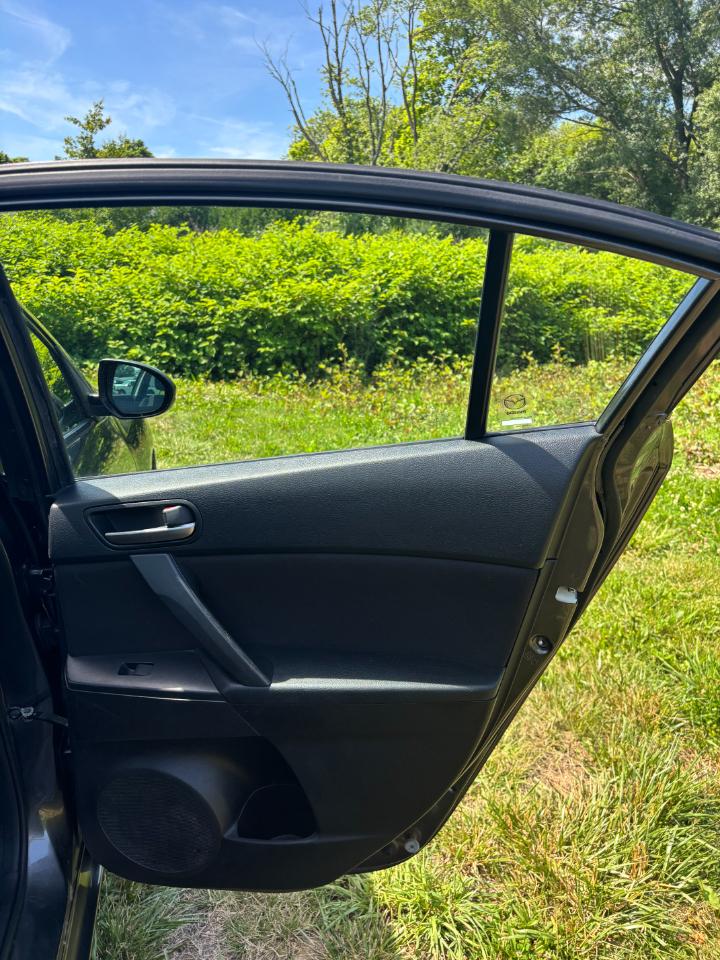 Mazda MAZDA3 i Touring 2012