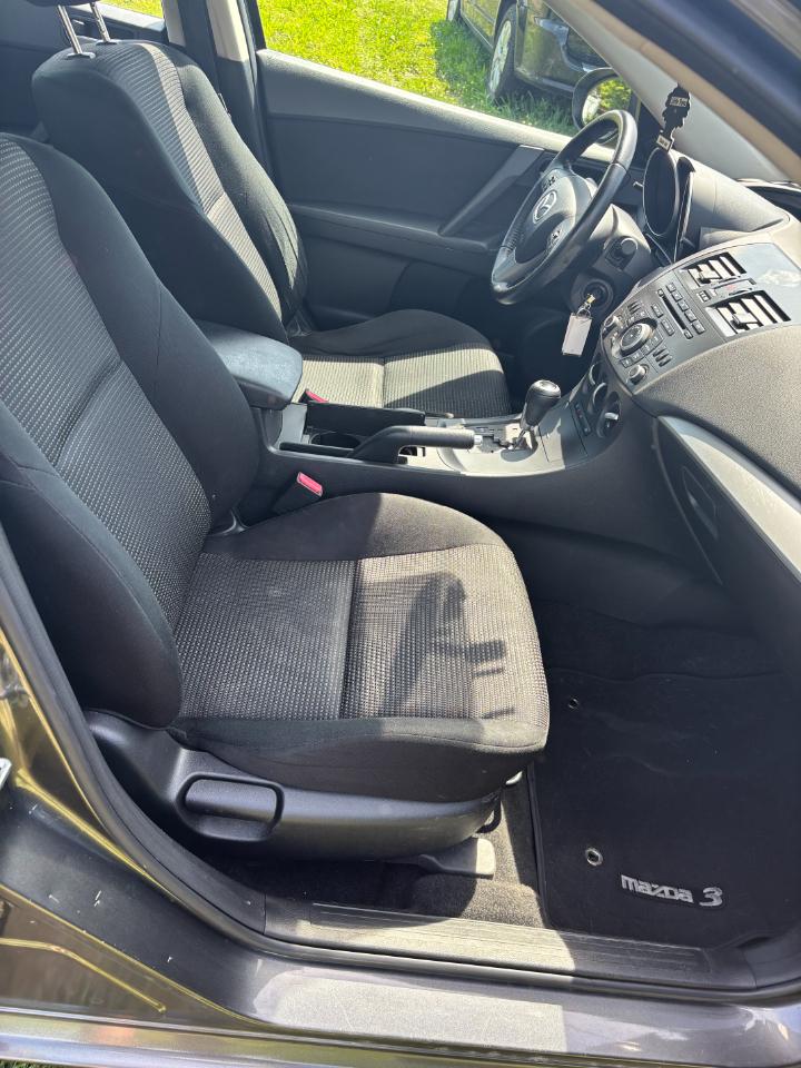 Mazda MAZDA3 i Touring 2012