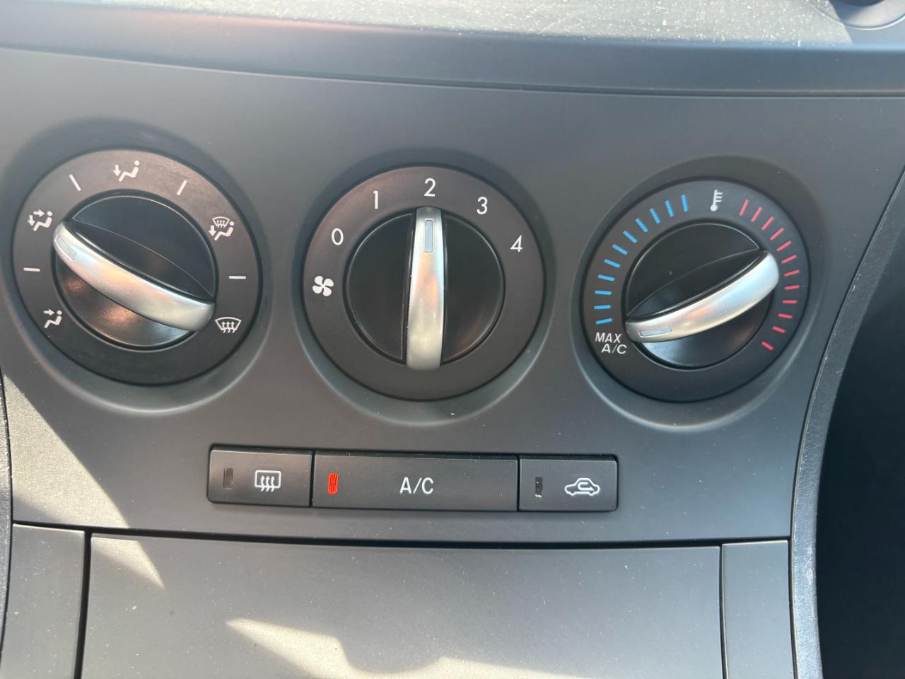 Mazda MAZDA3 i Touring 2012