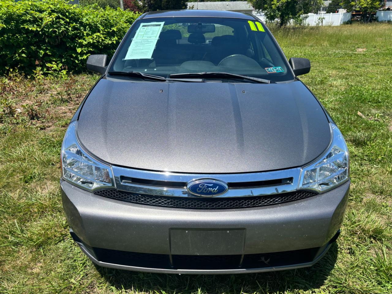 Ford Focus 4dr Sdn SE 2011