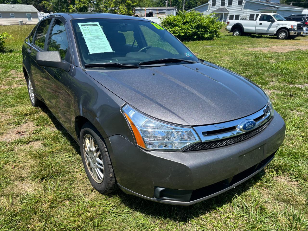 Ford Focus 4dr Sdn SE 2011