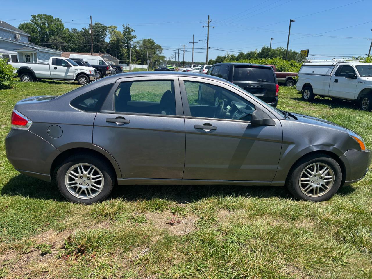 Ford Focus 4dr Sdn SE 2011