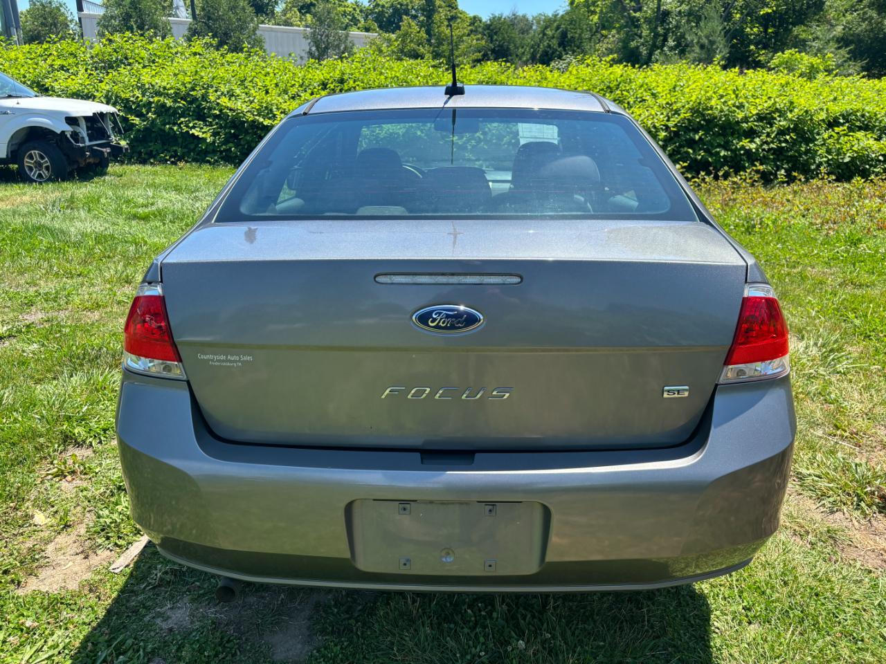Ford Focus 4dr Sdn SE 2011