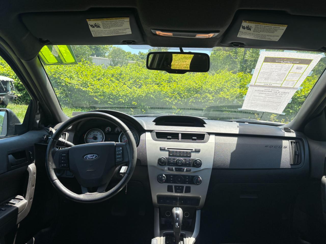 Ford Focus 4dr Sdn SE 2011