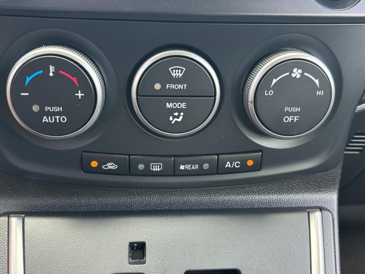 Mazda MAZDA5 Sport 2014
