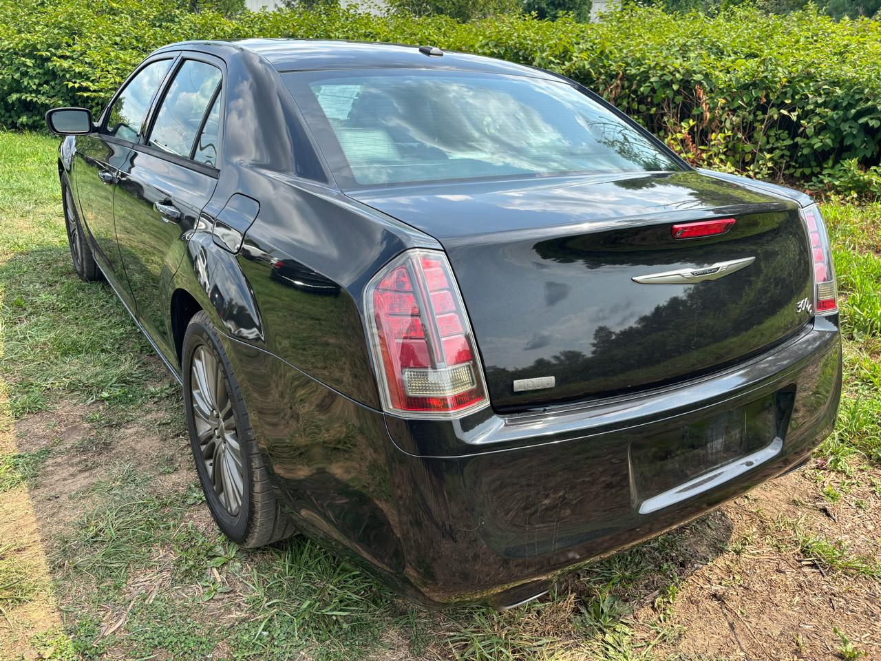 Chrysler 300 4dr Sdn 300C John Varvatos Limited Edition AWD 2014