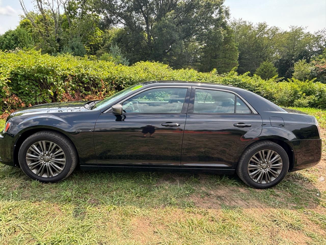 Chrysler 300 4dr Sdn 300C John Varvatos Limited Edition AWD 2014