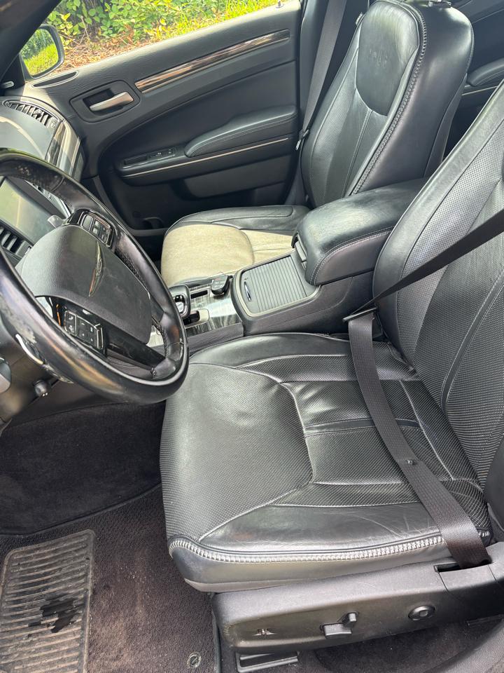 Chrysler 300 4dr Sdn 300C John Varvatos Limited Edition AWD 2014
