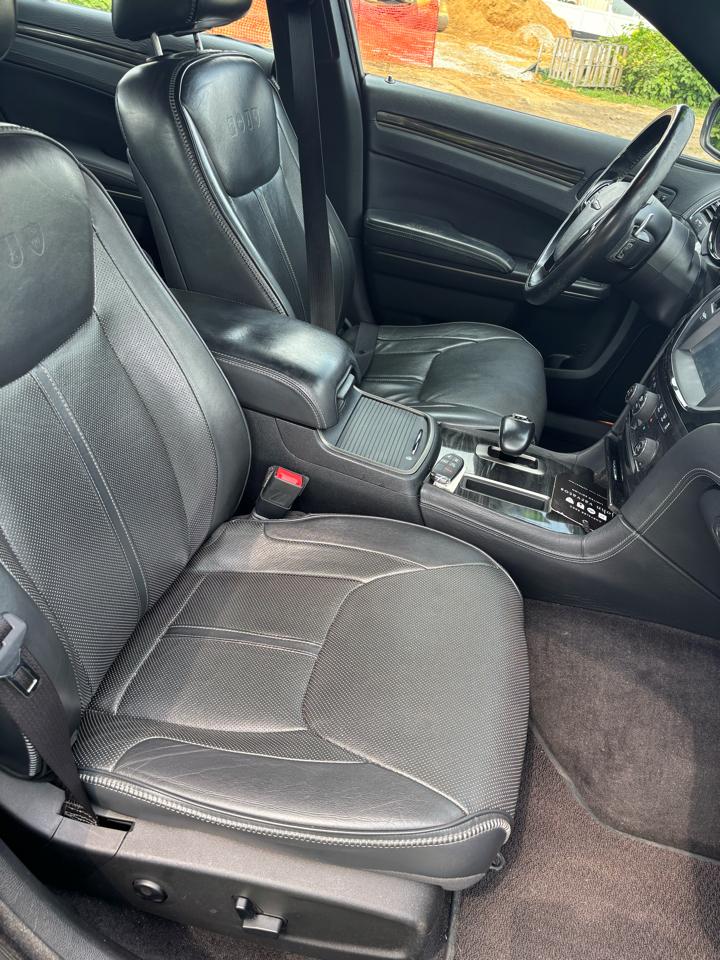 Chrysler 300 4dr Sdn 300C John Varvatos Limited Edition AWD 2014
