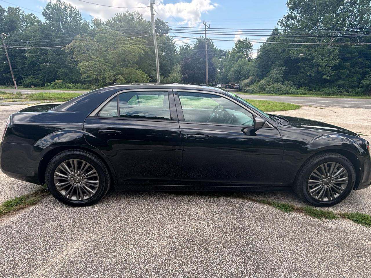 Chrysler 300 4dr Sdn 300C John Varvatos Limited Edition AWD 2014