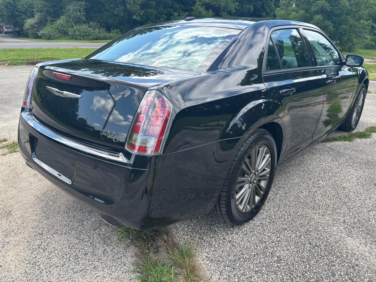 Chrysler 300 4dr Sdn 300C John Varvatos Limited Edition AWD 2014