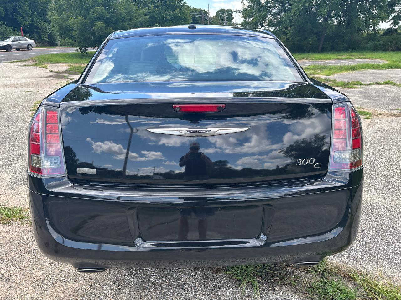 Chrysler 300 4dr Sdn 300C John Varvatos Limited Edition AWD 2014
