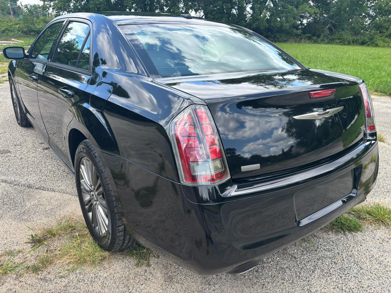 Chrysler 300 4dr Sdn 300C John Varvatos Limited Edition AWD 2014