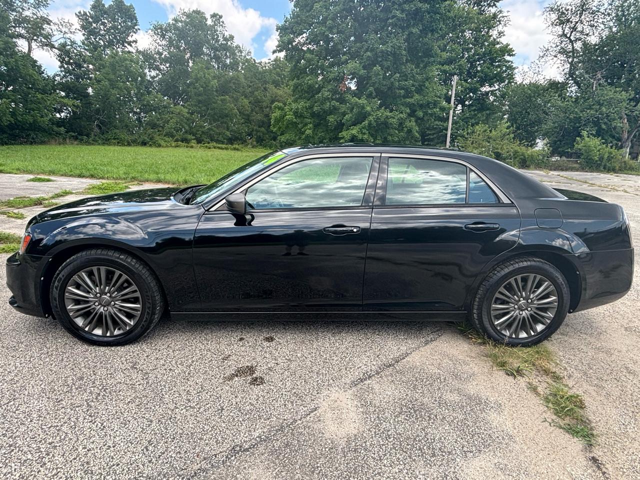 Chrysler 300 4dr Sdn 300C John Varvatos Limited Edition AWD 2014