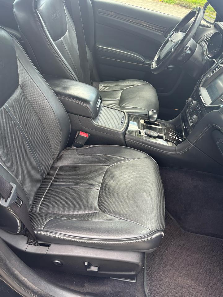 Chrysler 300 4dr Sdn 300C John Varvatos Limited Edition AWD 2014