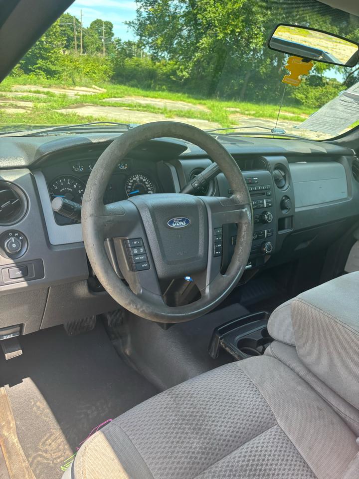 Ford F-150 XLT Reg. Cab Short Bed 2WD 2013