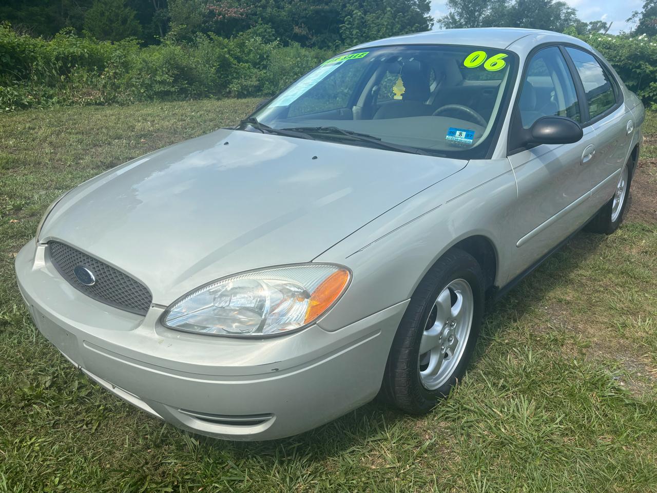 Ford Taurus 4dr Sdn SE 2006