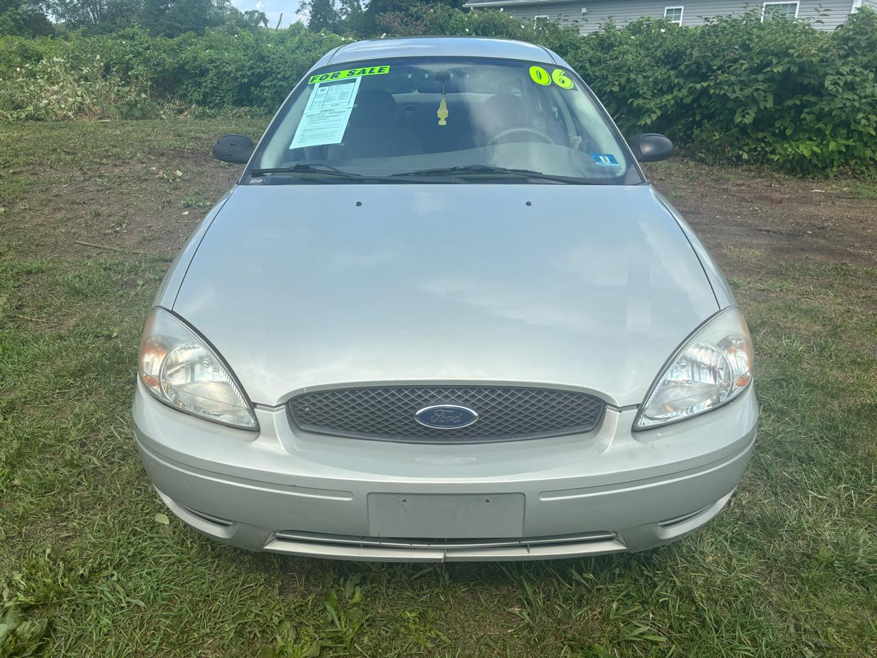 Ford Taurus 4dr Sdn SE 2006