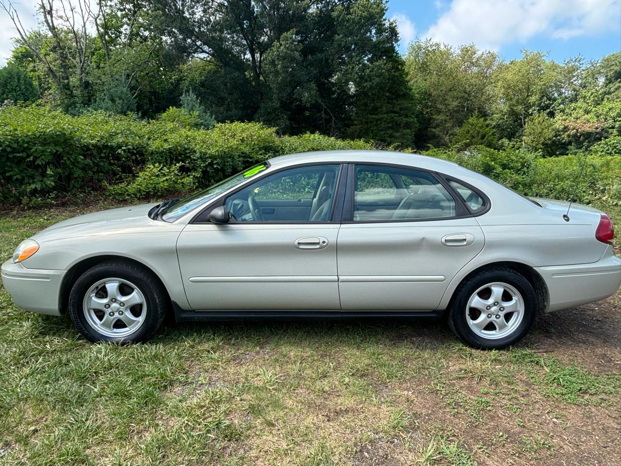 Ford Taurus 4dr Sdn SE 2006