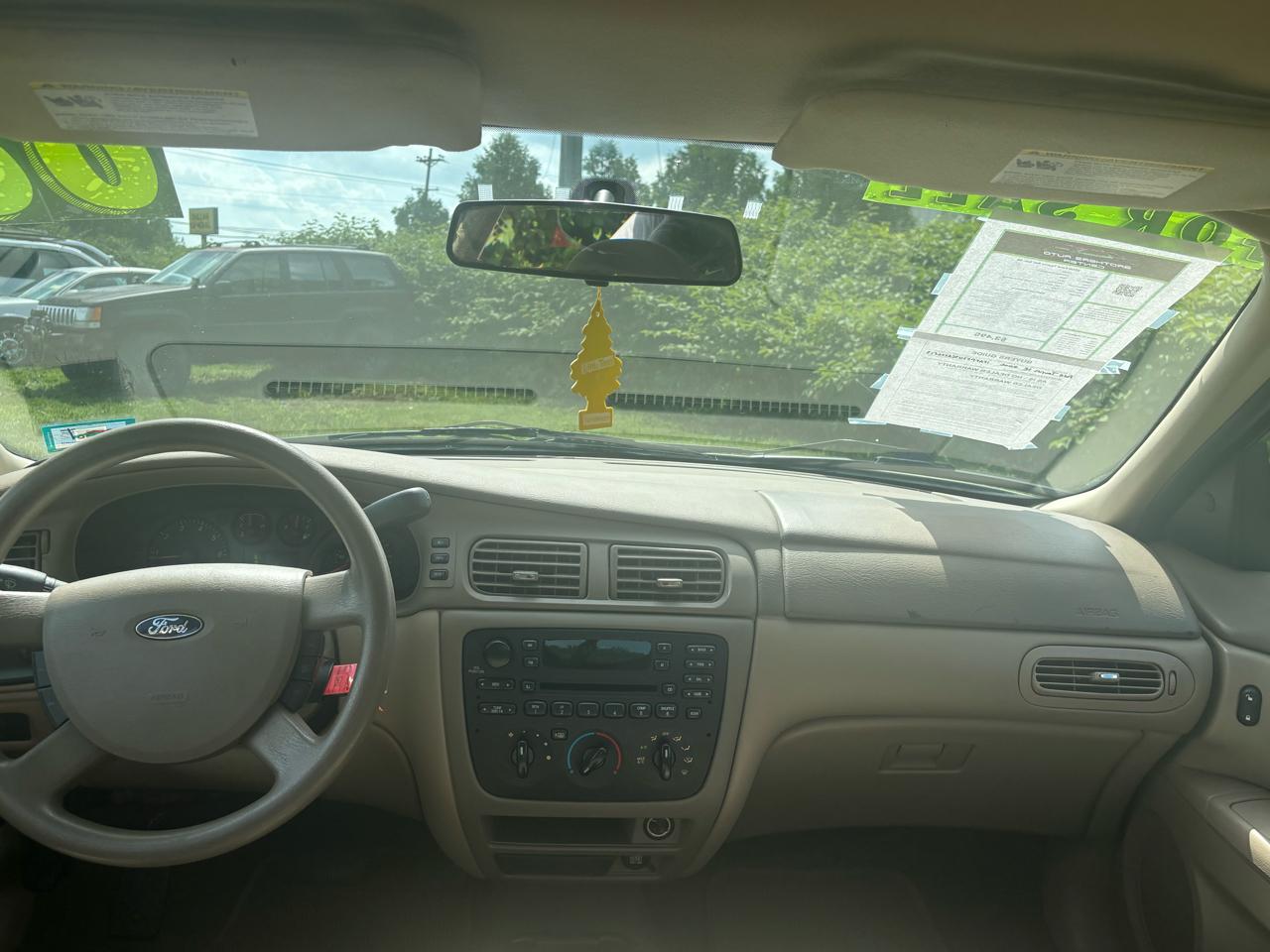Ford Taurus 4dr Sdn SE 2006