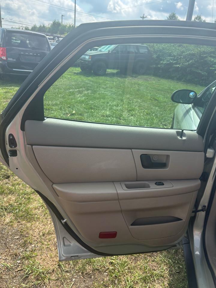 Ford Taurus 4dr Sdn SE 2006