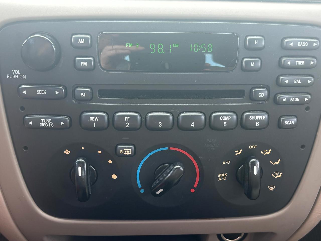 Ford Taurus 4dr Sdn SE 2006