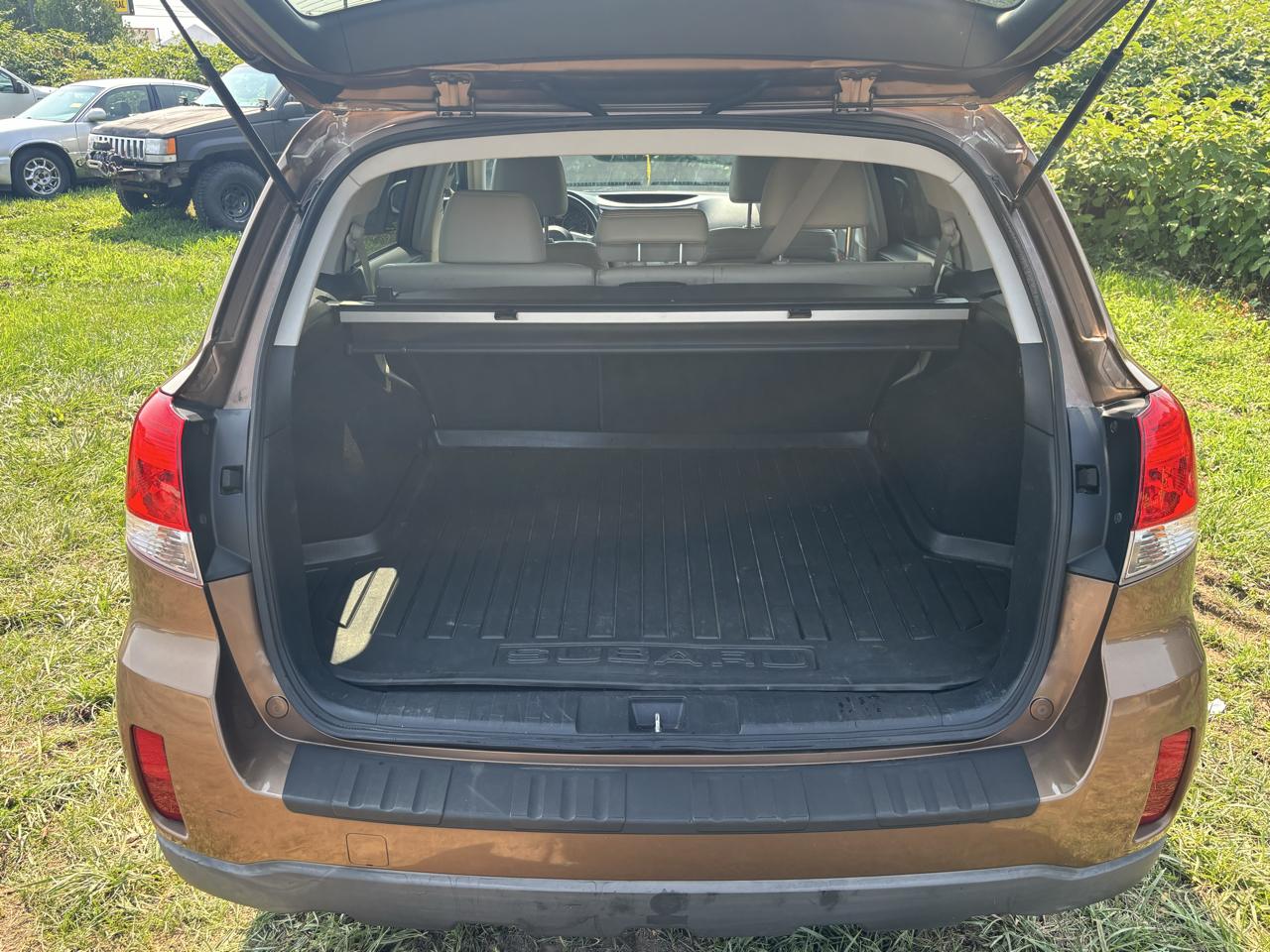 Subaru Outback 4dr Wgn H4 Auto 2.5i Limited Pwr Moon/Nav 2011