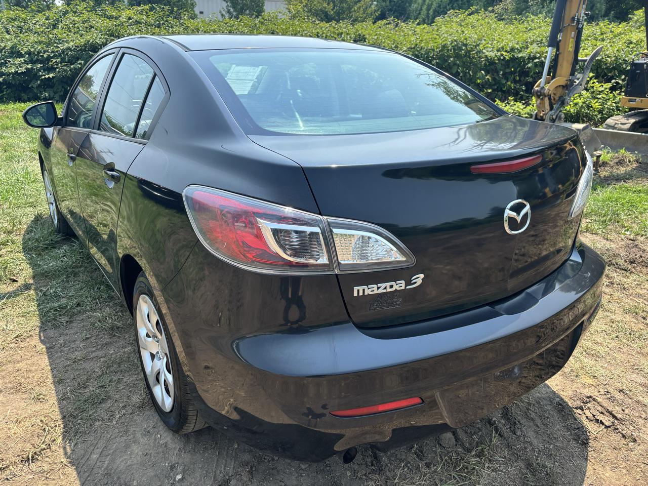 Mazda MAZDA3 4dr Sdn Man i SV 2013