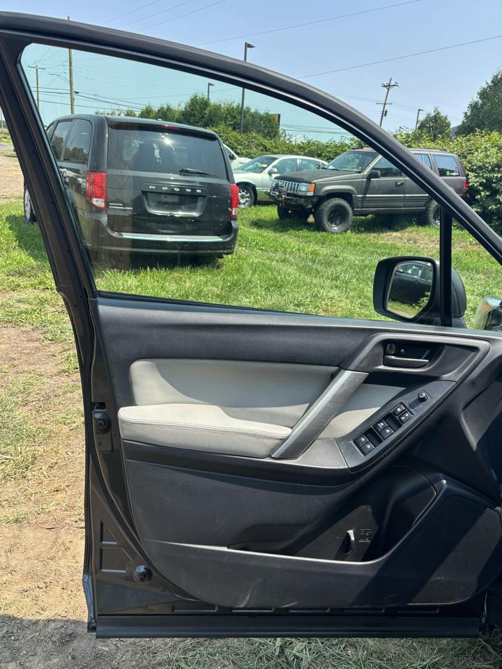 Subaru Forester 4dr CVT 2.5i PZEV 2015