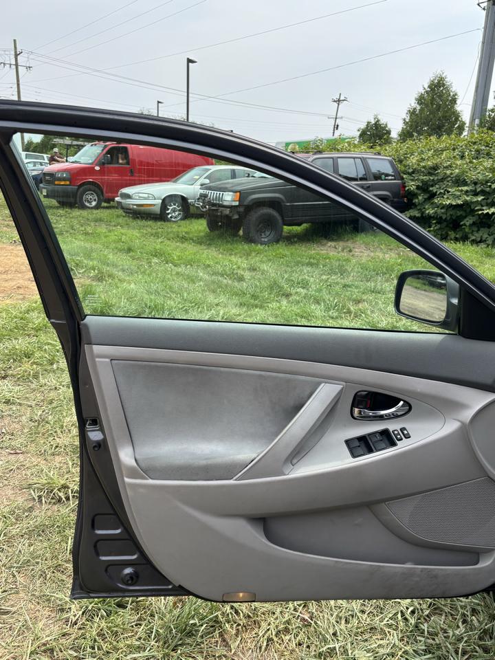 Toyota Camry 4dr Sdn I4 Man LE (Natl) 2008
