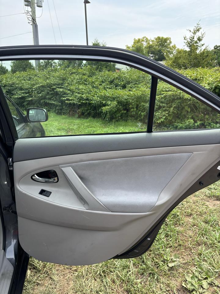 Toyota Camry 4dr Sdn I4 Man LE (Natl) 2008