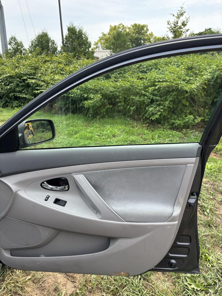 Toyota Camry 4dr Sdn I4 Man LE (Natl) 2008