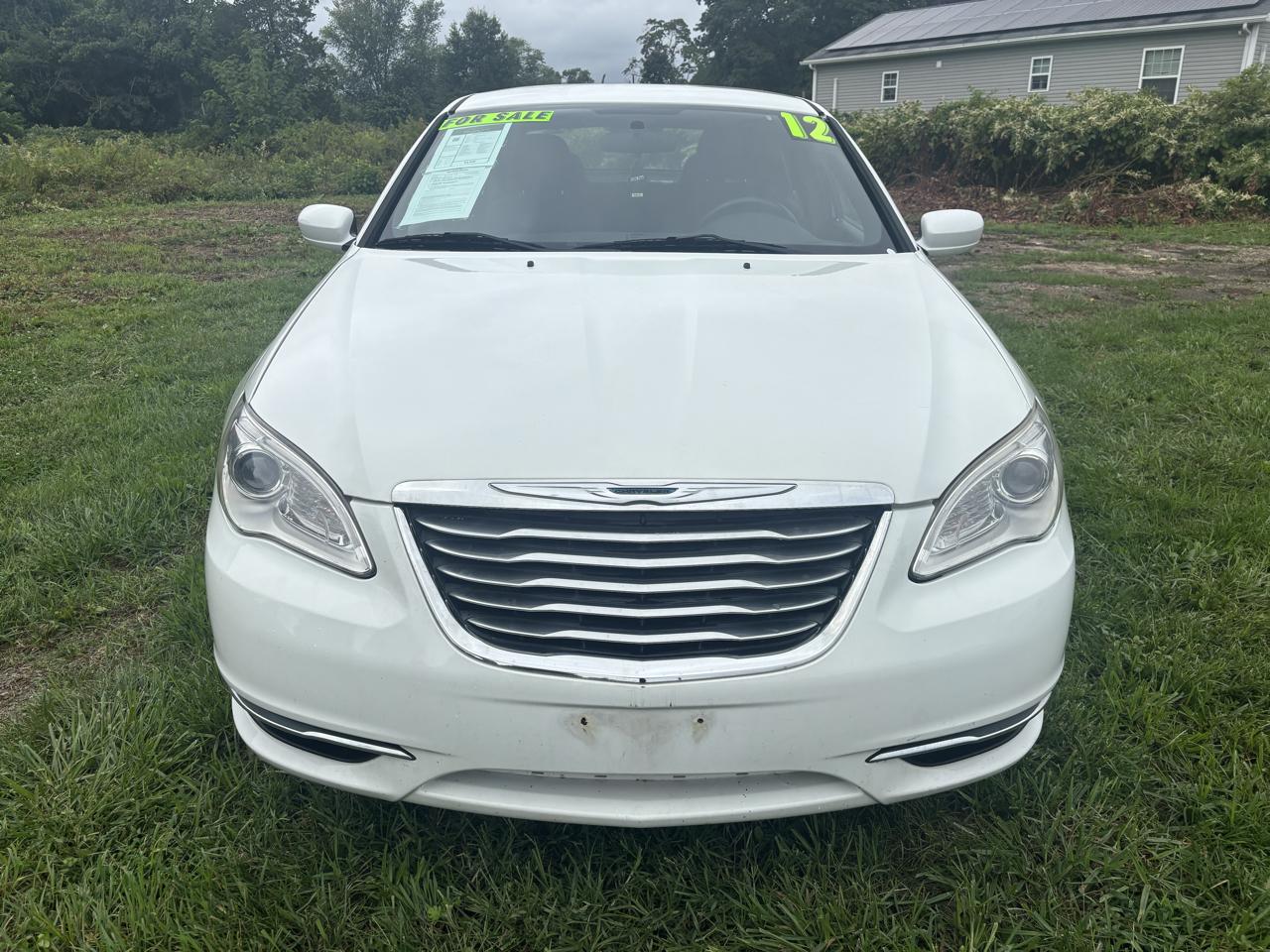 Chrysler 200 4dr Sdn Touring 2012