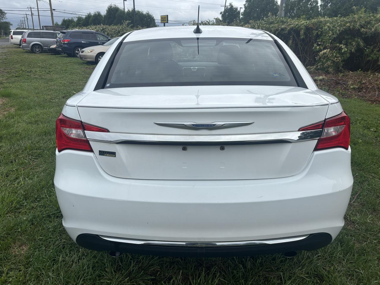 Chrysler 200 4dr Sdn Touring 2012