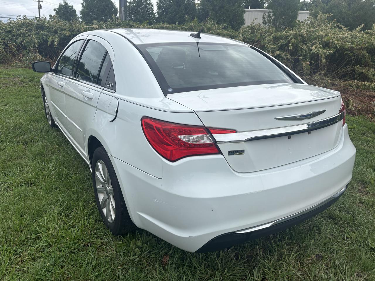 Chrysler 200 4dr Sdn Touring 2012