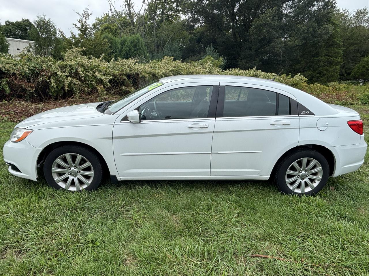 Chrysler 200 4dr Sdn Touring 2012