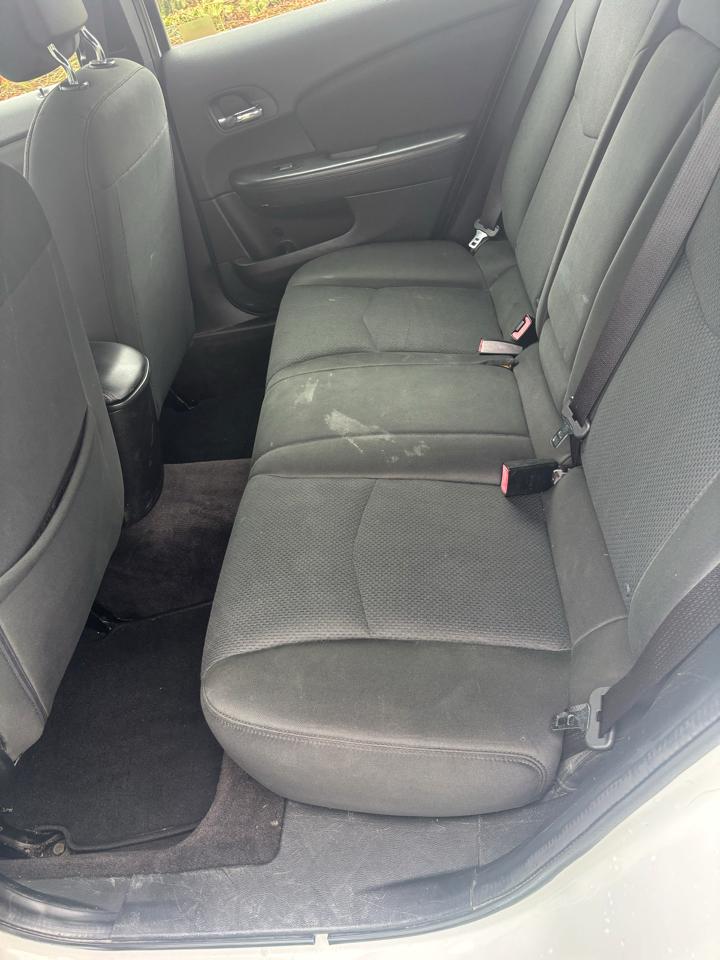 Chrysler 200 4dr Sdn Touring 2012