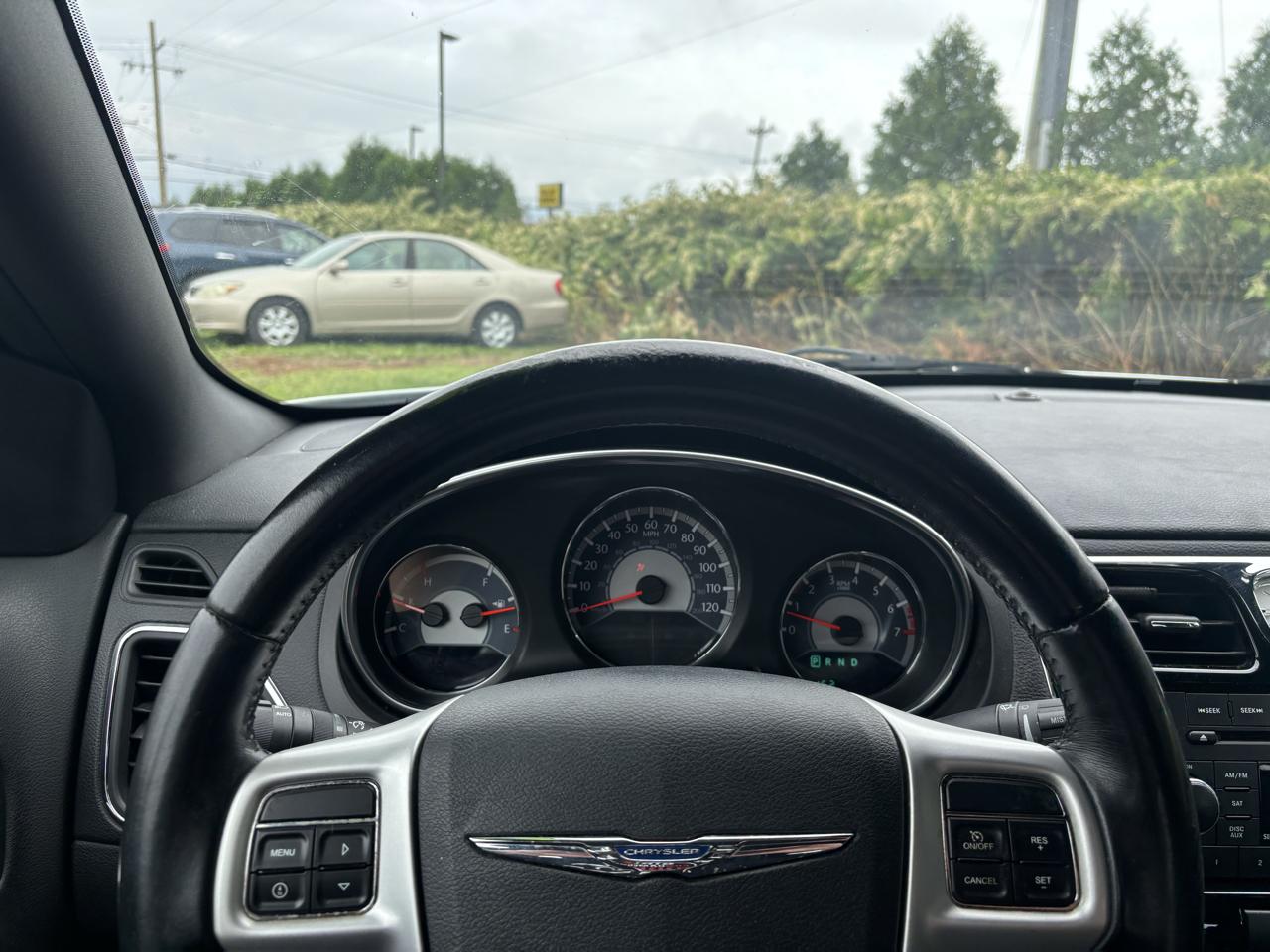 Chrysler 200 4dr Sdn Touring 2012