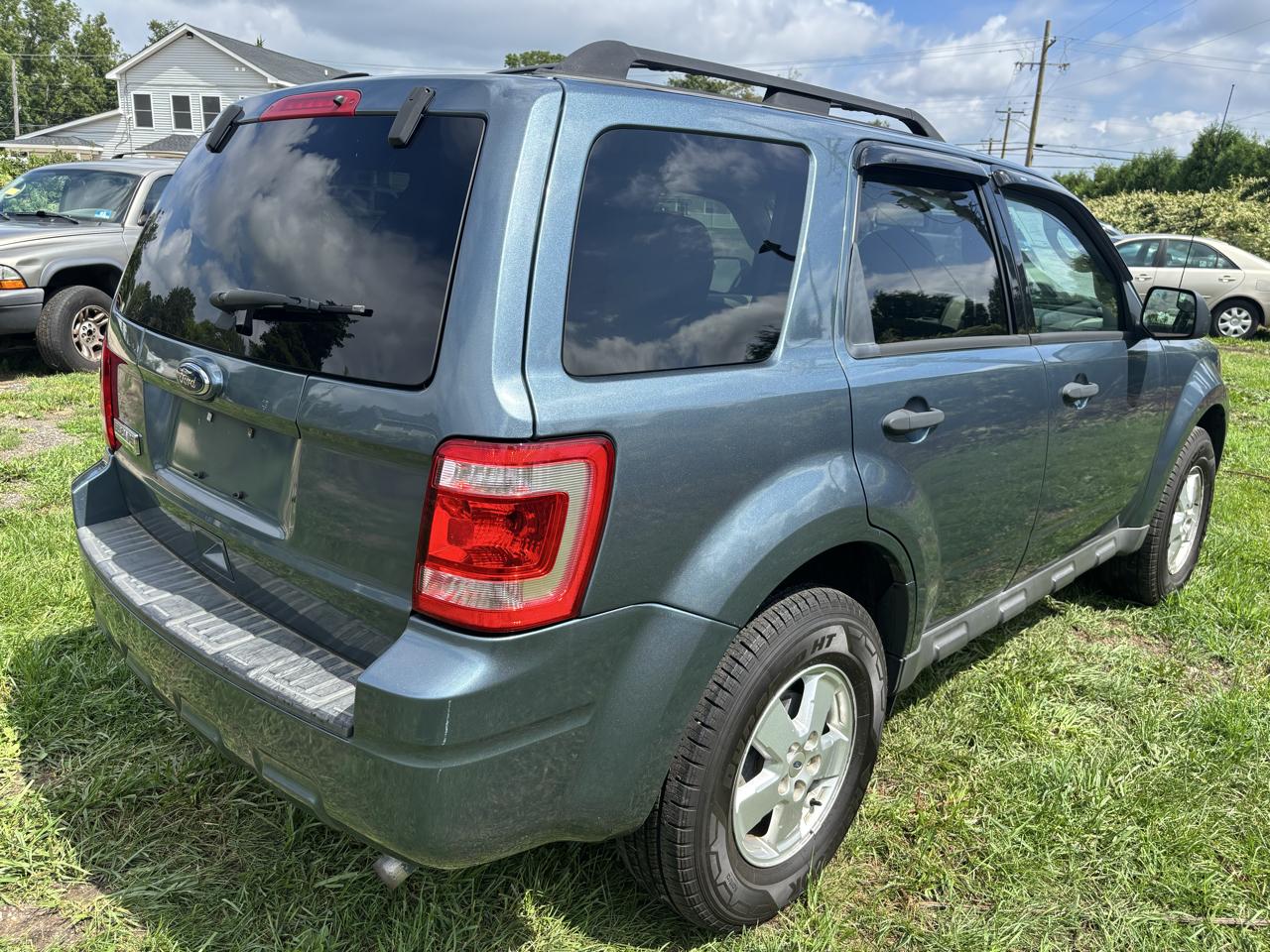 Ford Escape FWD 4dr XLT 2011
