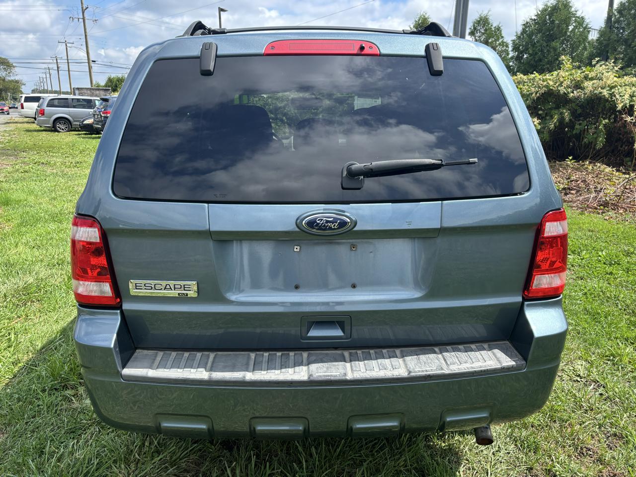 Ford Escape FWD 4dr XLT 2011