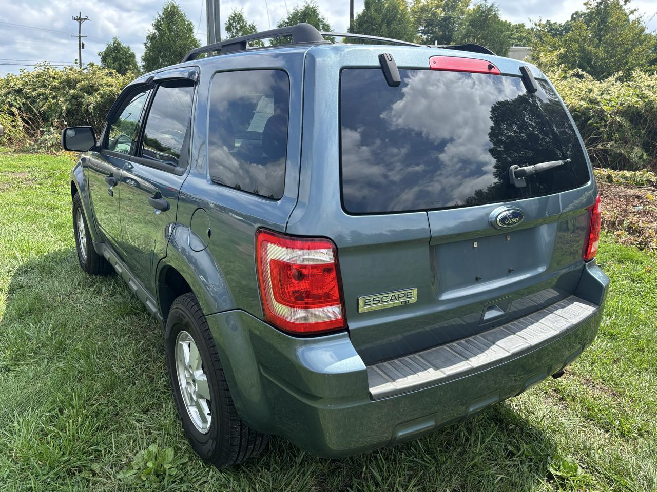 Ford Escape FWD 4dr XLT 2011