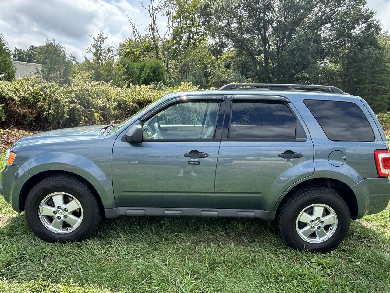 Ford Escape FWD 4dr XLT 2011