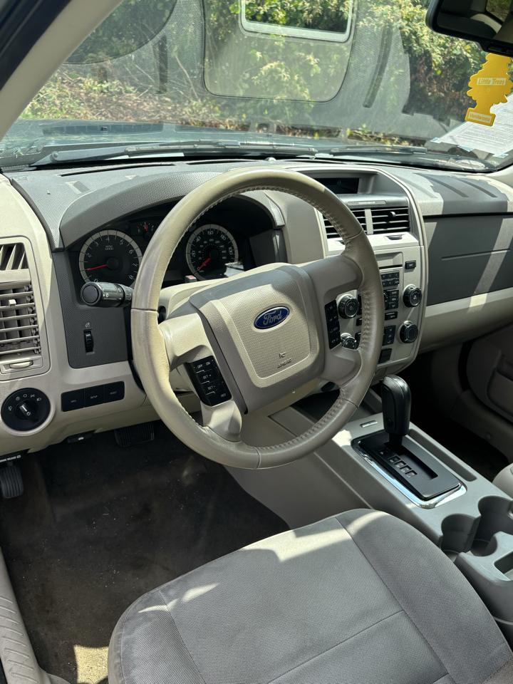 Ford Escape FWD 4dr XLT 2011