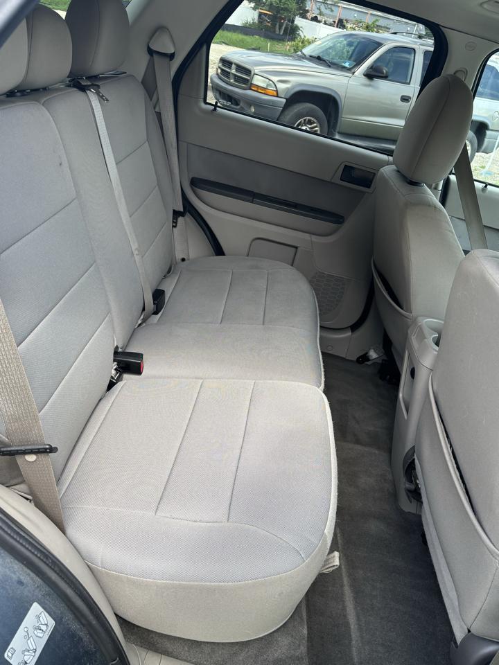 Ford Escape FWD 4dr XLT 2011