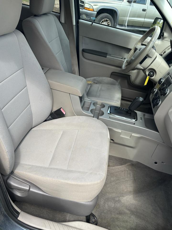 Ford Escape FWD 4dr XLT 2011
