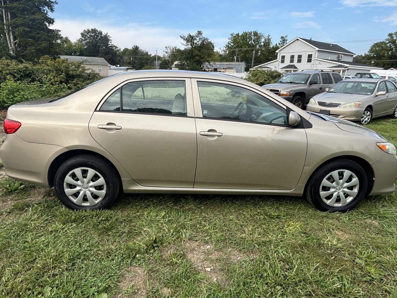 Toyota Corolla 4dr Sdn Man (Natl) 2010