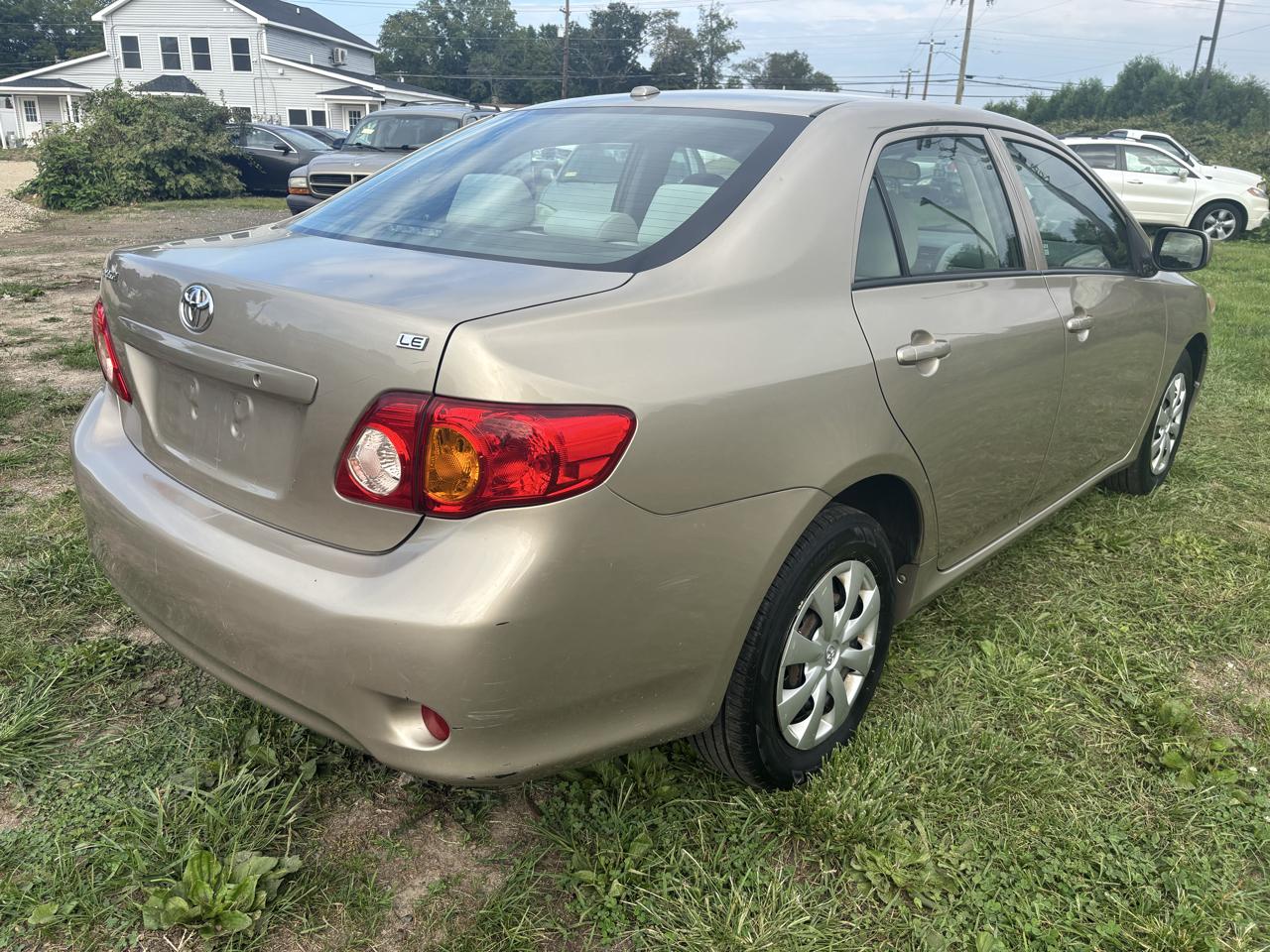 Toyota Corolla 4dr Sdn Man (Natl) 2010
