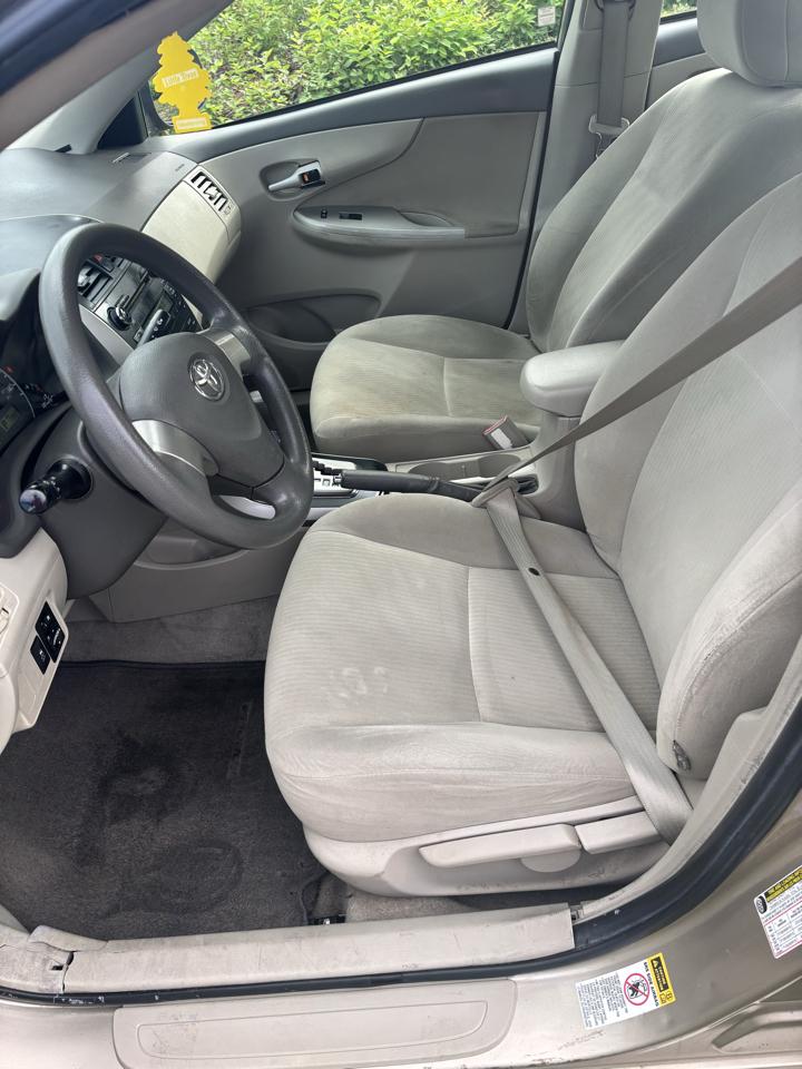 Toyota Corolla 4dr Sdn Man (Natl) 2010
