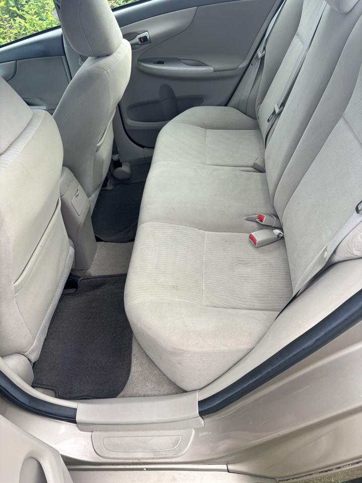 Toyota Corolla 4dr Sdn Man (Natl) 2010