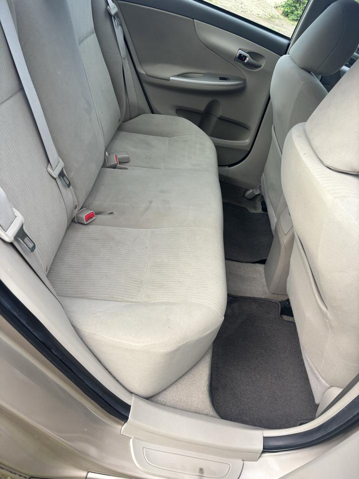 Toyota Corolla 4dr Sdn Man (Natl) 2010
